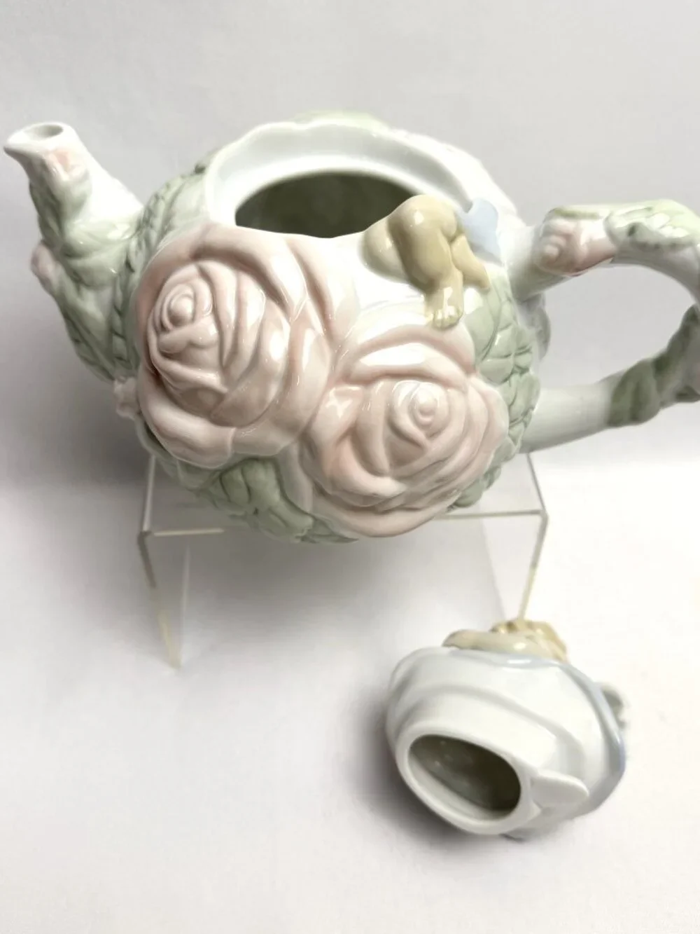 Avon 1998 Vintage Love ly Rose Cherub Teapot 4 Mugs Original Boxes Raised Roses